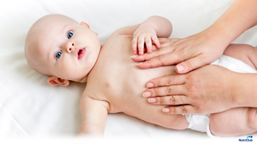 Can A Warm Bath Help Baby Constipation / Constipation In Breastfeeding Babies Treatments And Causes - Gently massage the stomach of your baby, in a clockwise direction with the help of your fingertips.